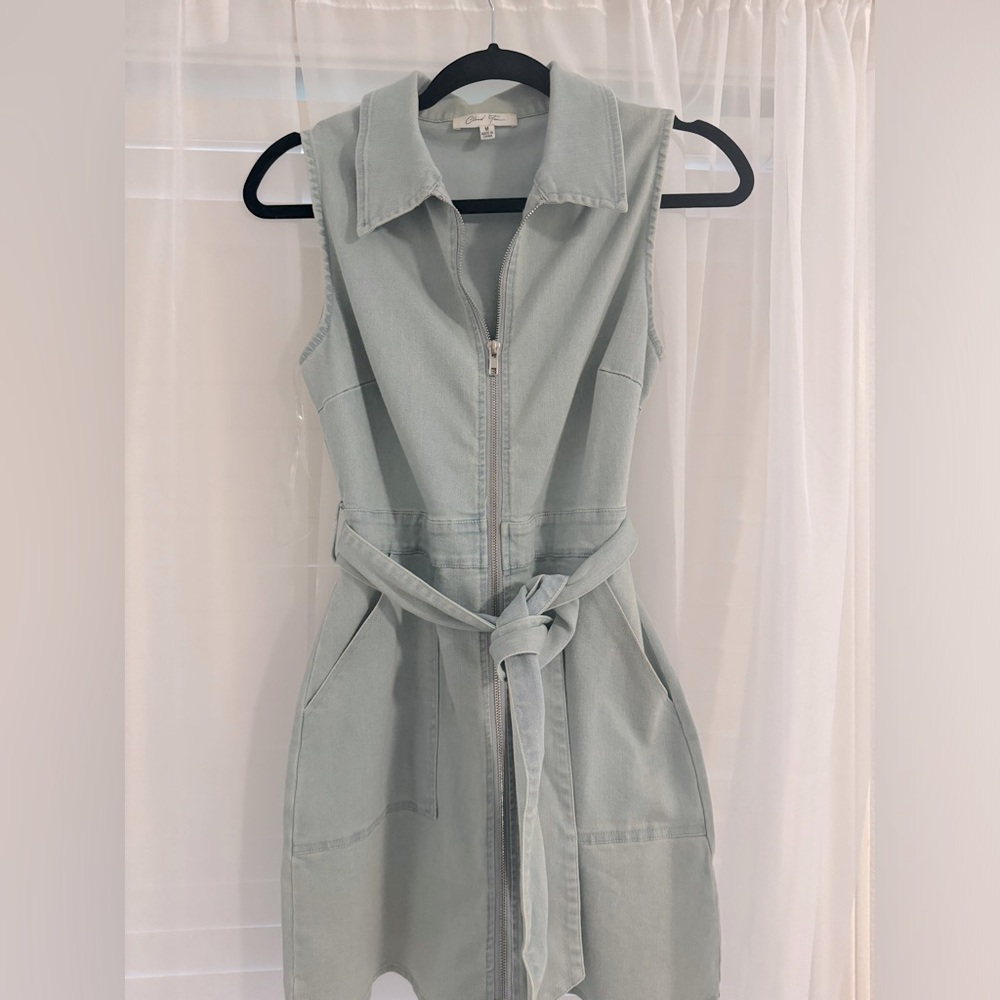 Cloud Ten Sleeveless Light Blue Denim Mini Dress, Size Medium